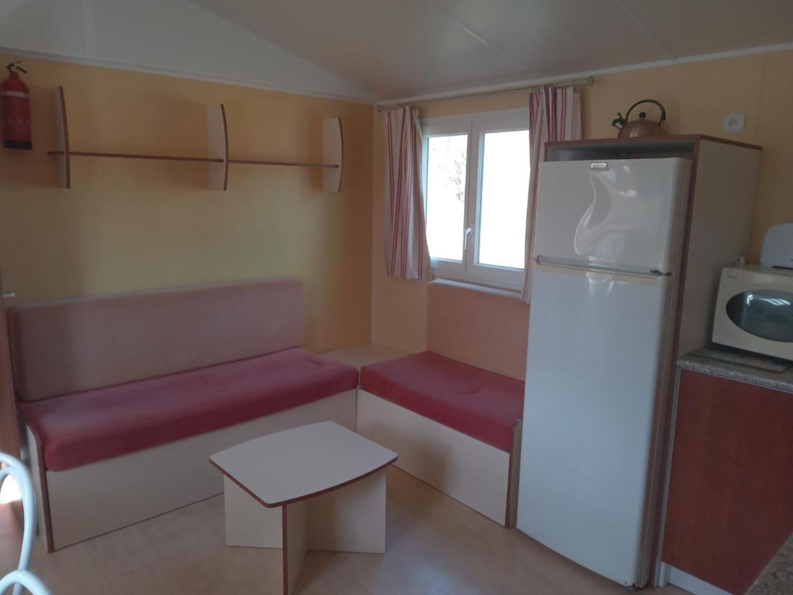 Mobile Home Sleeps 4 Monsec ภายนอก รูปภาพ