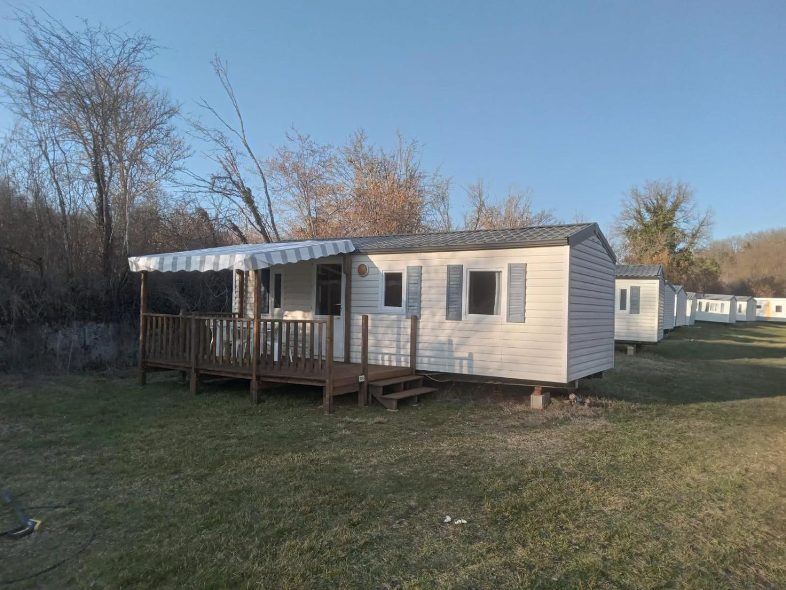 Mobile Home Sleeps 4 Monsec ภายนอก รูปภาพ